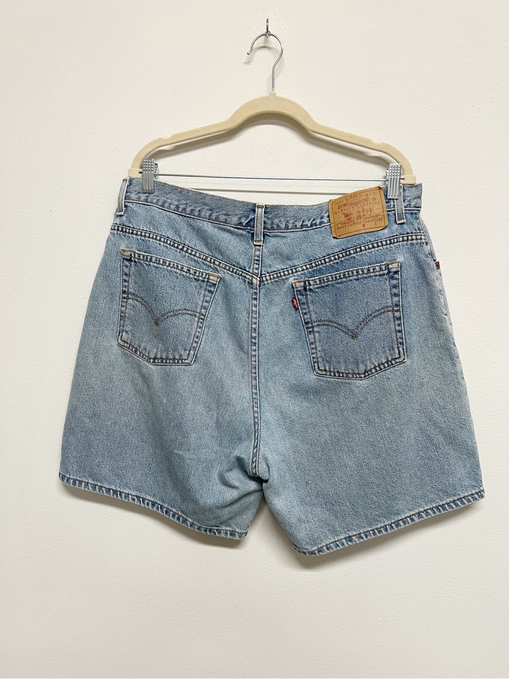 Levis Womens Vintage 90s Y2K Light Wash Classic Denim Baggy Mom Shorts Size 18 - Picture 4 of 9